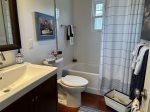 Full En Suite Queen Bathroom- 1st Floor